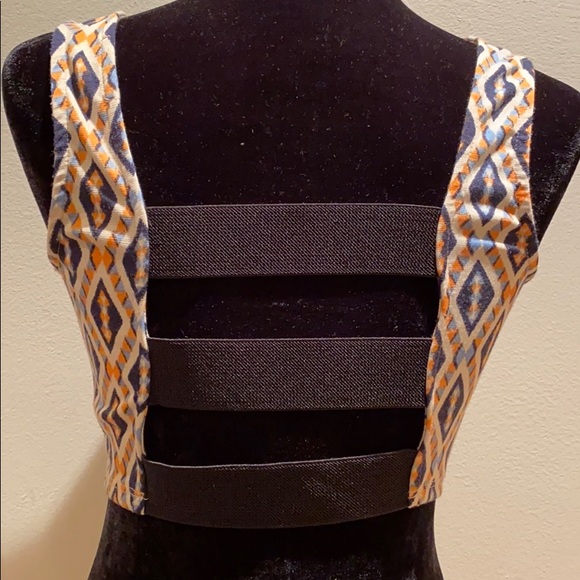 Crop Top with stretch Back - Picture 2 of 5